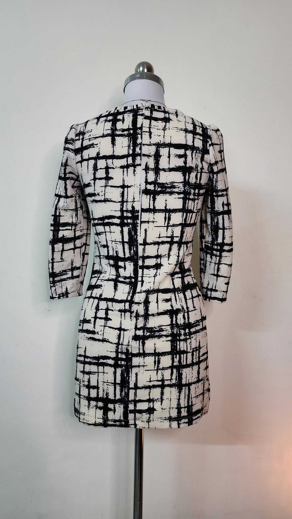 Abstract Black and White Mini Dress - Sleeve Round Neck Dress