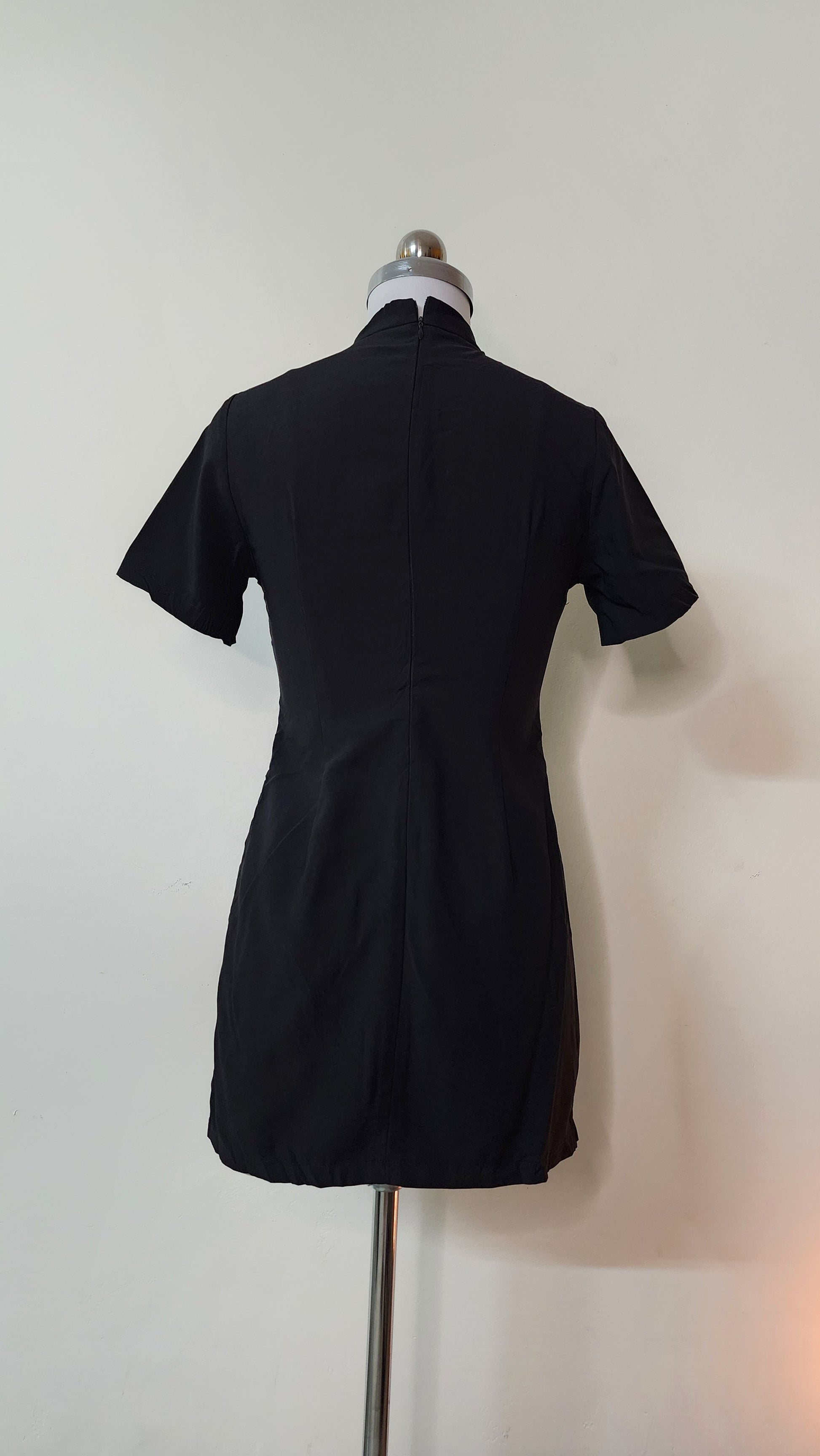 Black Modern Cheongsam Mini Dress - Keyhole Neck & Floral Slit