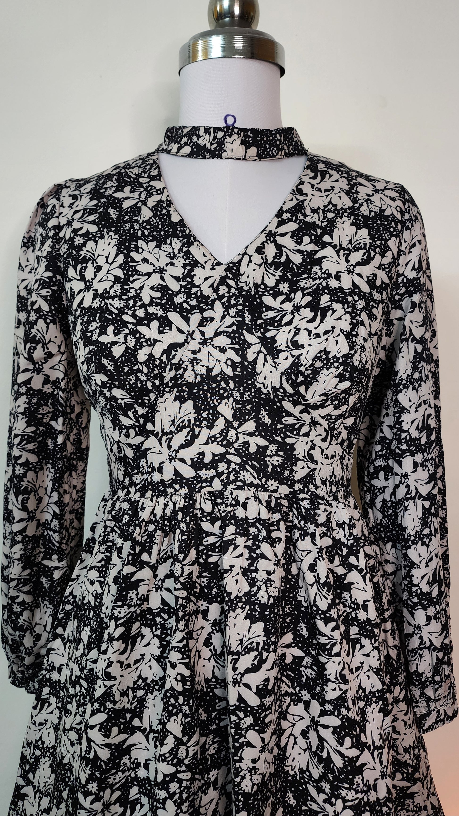 Chic Black & White Floral Mini Dress - Long Sleeve V-Neck with Choker Collar