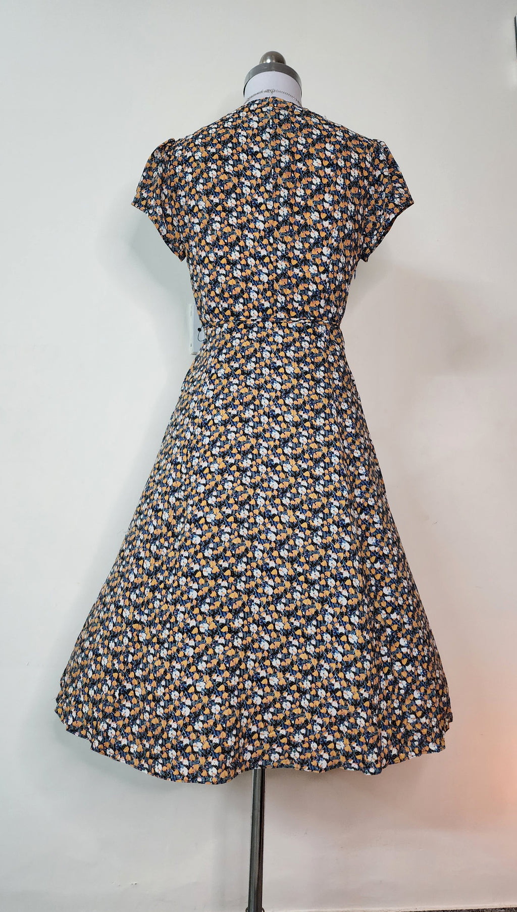 Ditsy Floral V-Neck Midi Dress - Short Sleeve with Pockets,Tie Waist