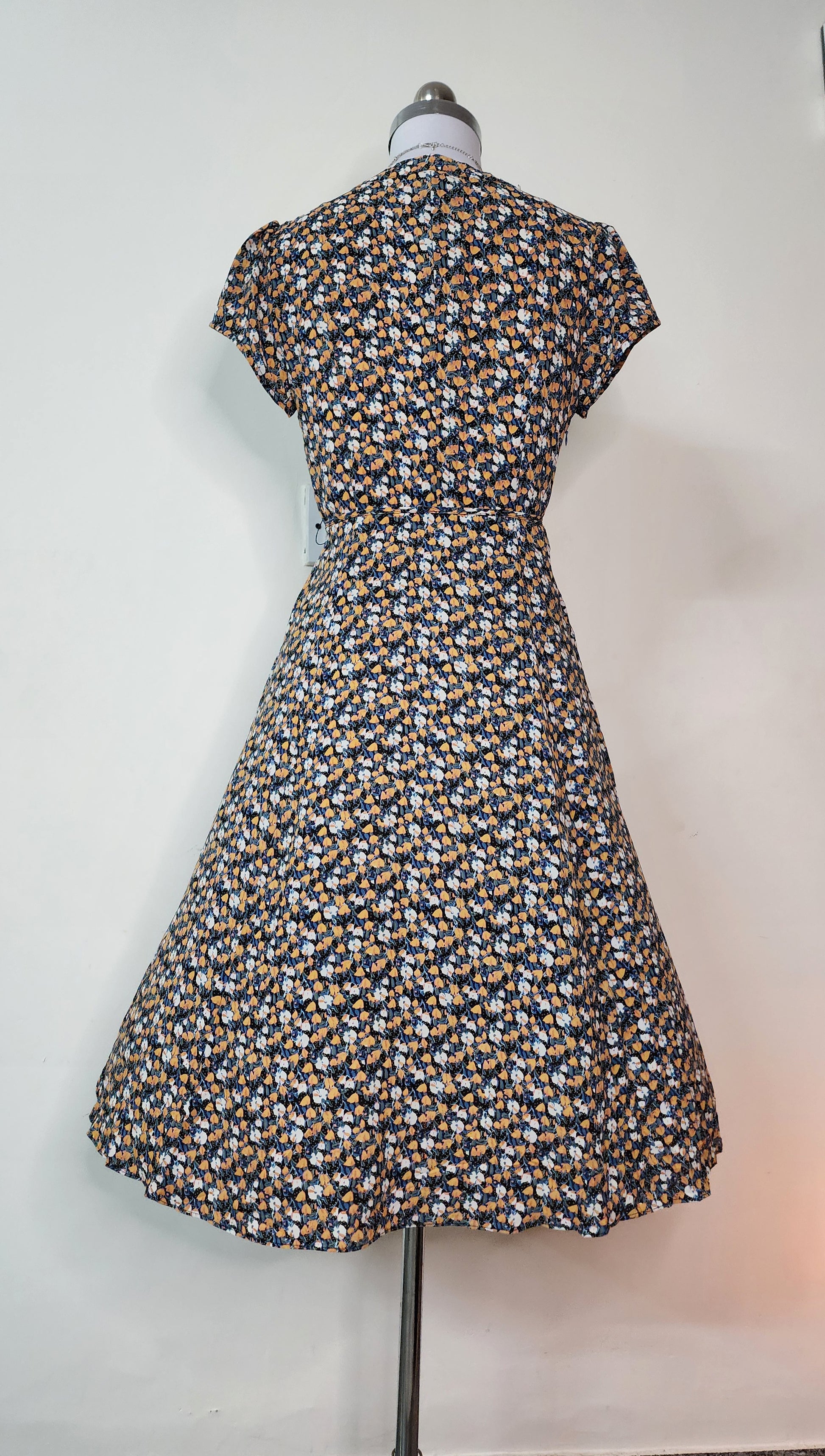 Ditsy Floral V-Neck Midi Dress - Short Sleeve with Pockets,Tie Waist