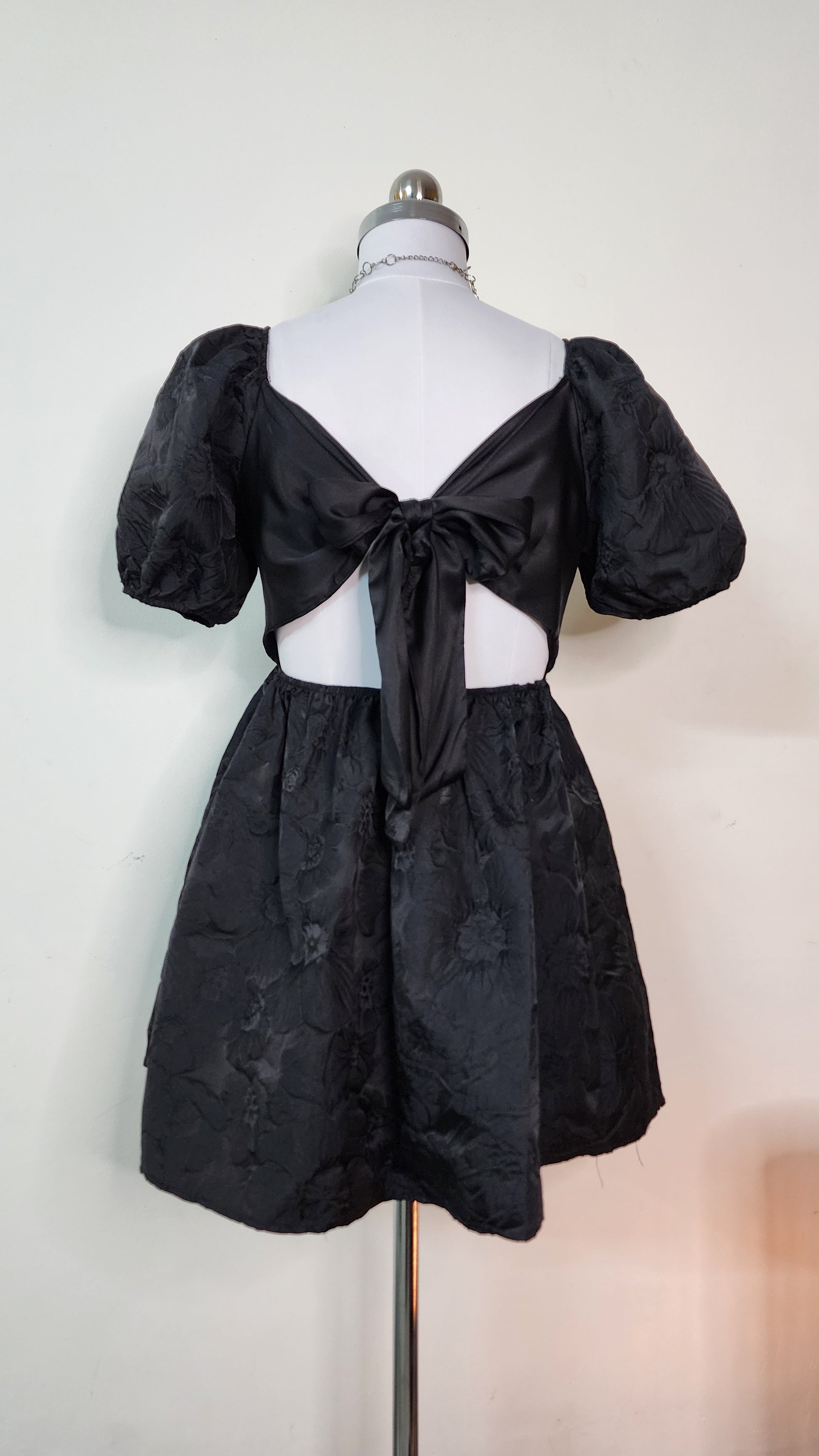 Elegant Black Floral Mini Dress - Square Neck Puff Sleeve Tie Back
