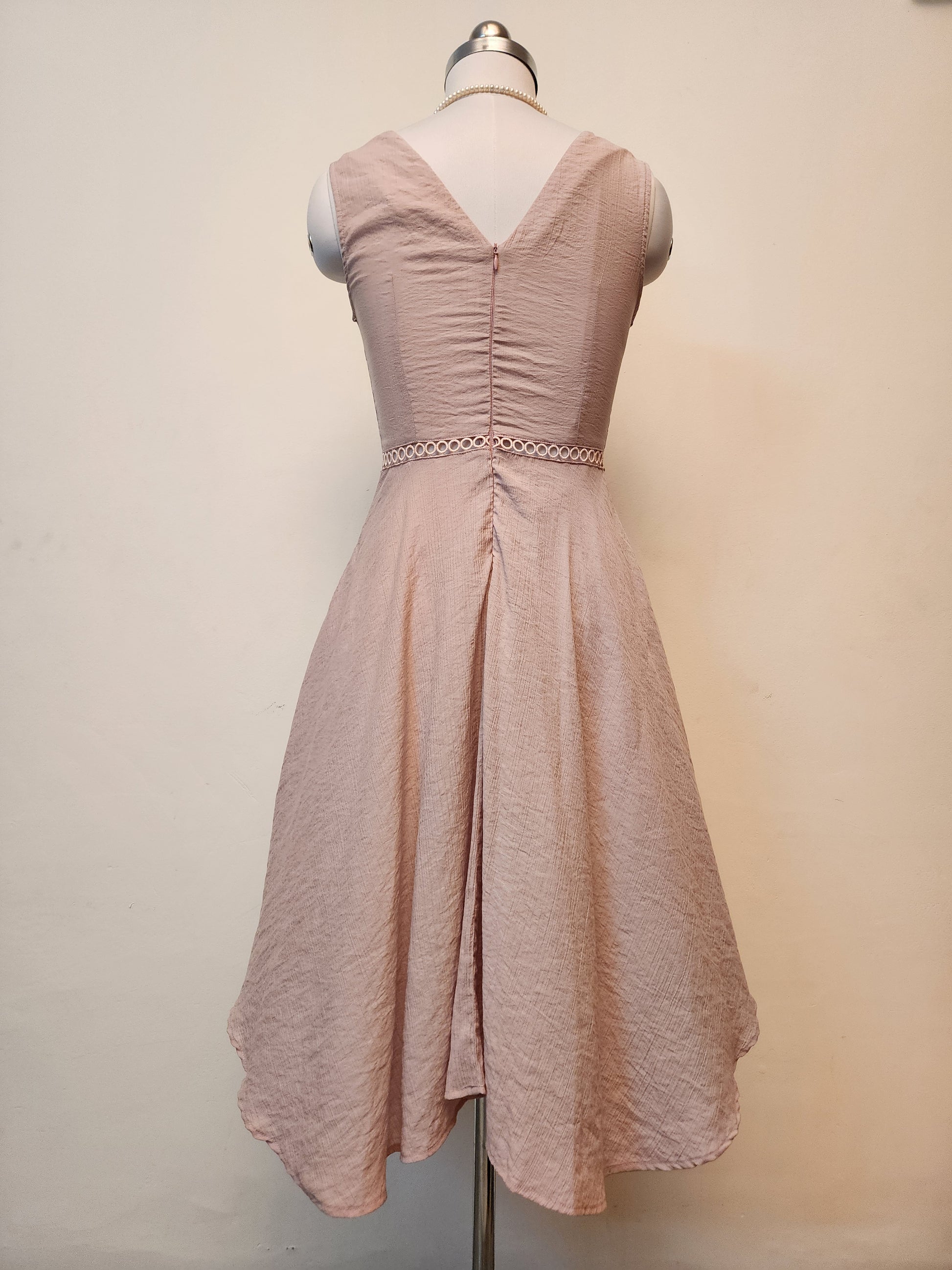 Elegant Blush Pink V-Neck Midi Dress with Textured Fabric