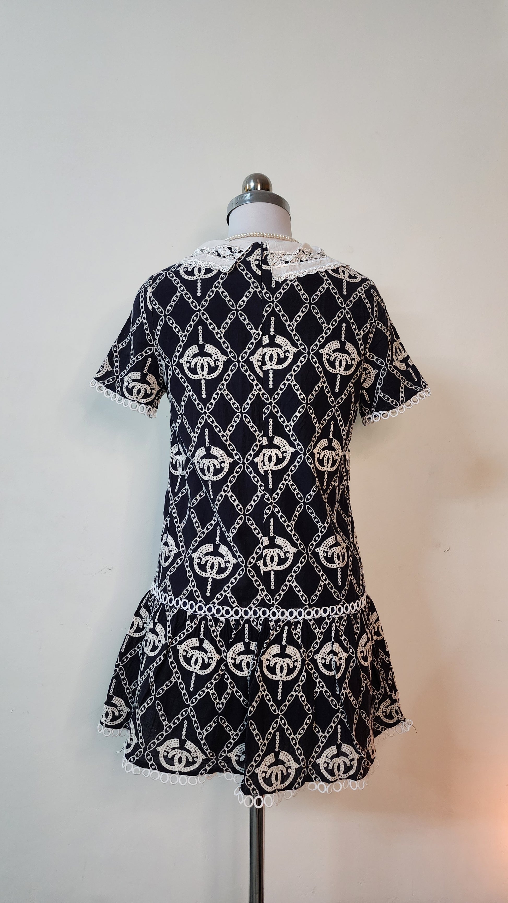 Elegant Dark Blue & White Chain Print Mini Dress with White Collar