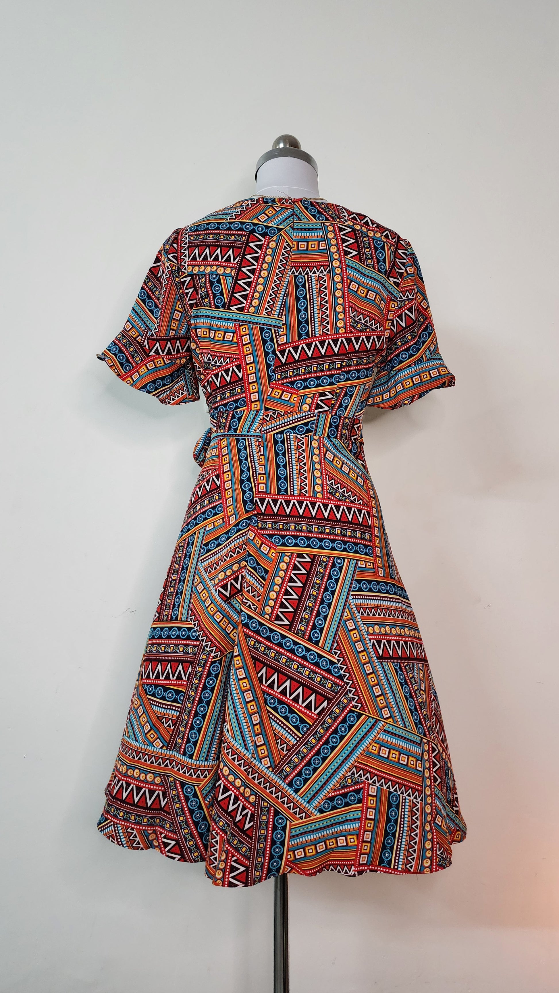 Vibrant Geometric Print Wrap Dress - Short Sleeve V-Neck Mini Dress with Tie Waist